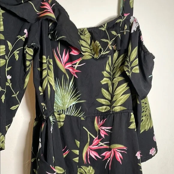 Atmosphere Green Leaf Pattern Top - Picture 9 of 9